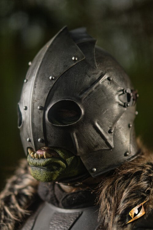 Raider Helm (1mm Staal) | 'Battle-worn' Orc/Barbaar Helm Epic Armoury