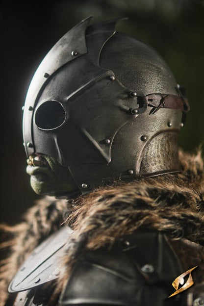 Raider Helm (1mm Staal) | 'Battle-worn' Orc/Barbaar Helm Epic Armoury